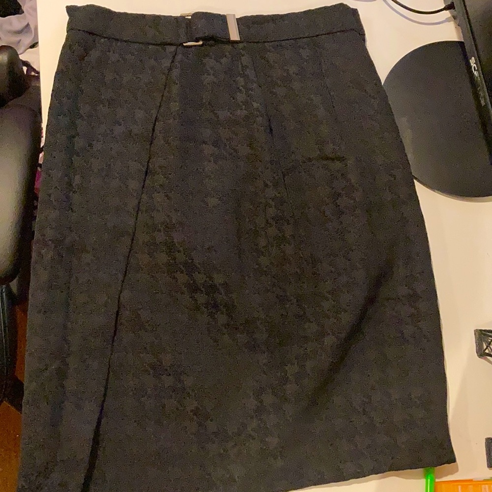 H&M skirt size 10 perfect for the office